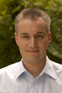 Gewählter Bürgermeister von Kirkel seit 1.7.2009 - FrankJohn-blaue_Hemd